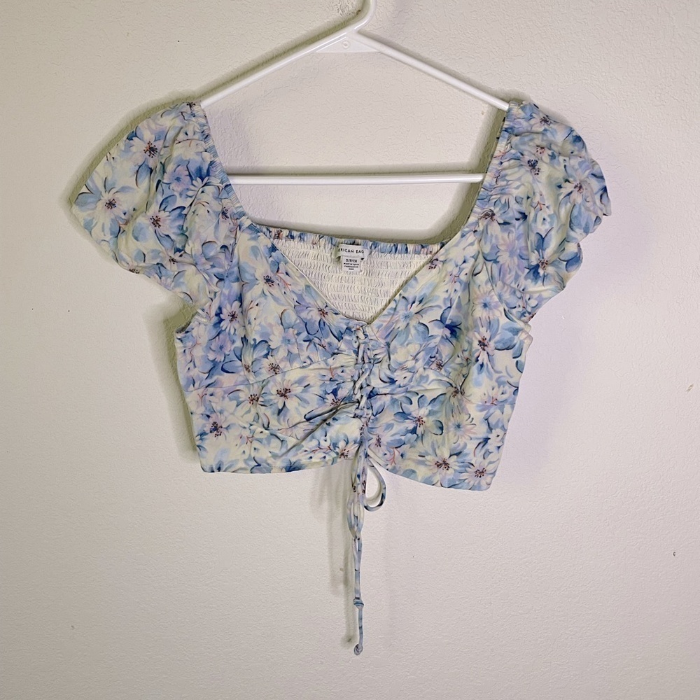 American Eagle cropped floral blouse
